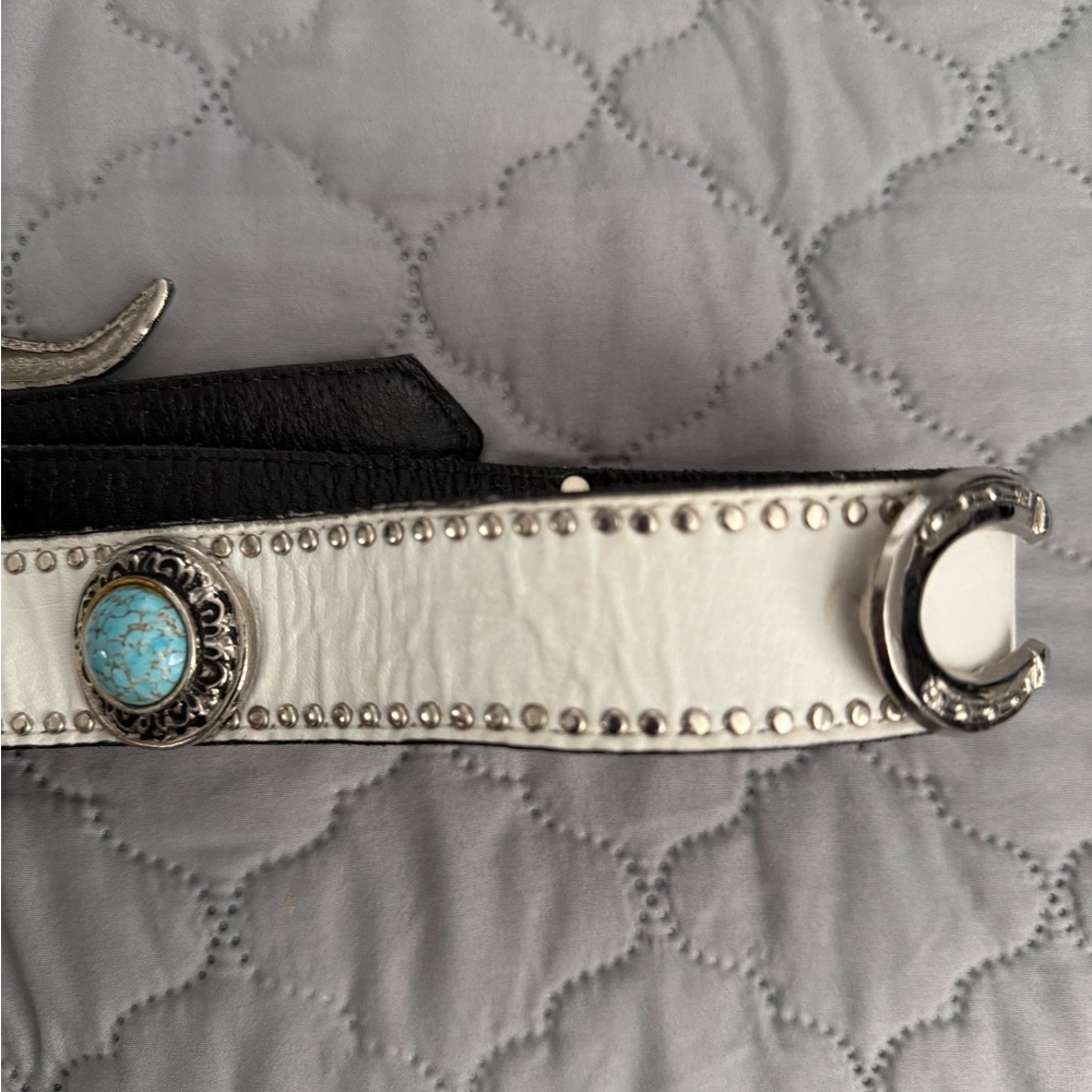 Silver and White Belt with Bull Skull Buckle - Picture 5 of 9